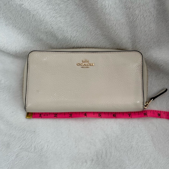 Coach Handbags - Coach Cream Wallet Elegant Design